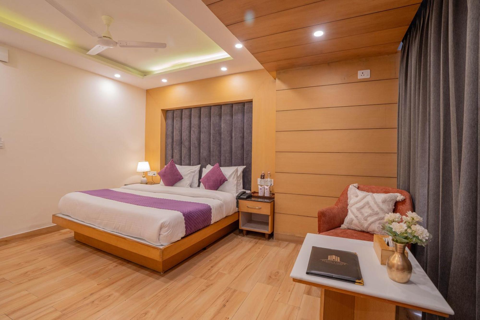 Perfectstayz Premium At Mall Road Masuri Exterior foto